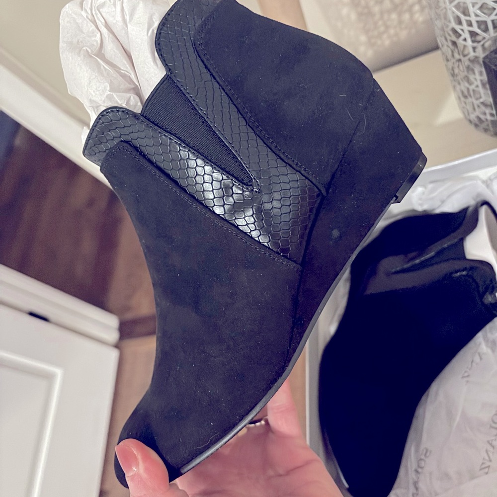 NWT Booties